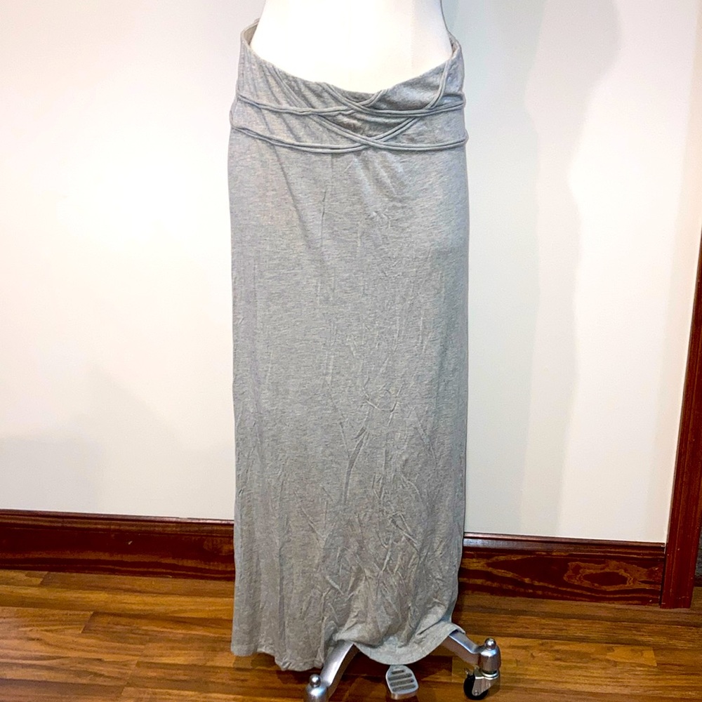 Women’s MAX STUDIO long maxi skirt ~ size Large